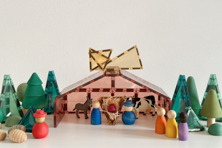 5 Fun Christmas Play Ideas with CONNETIX